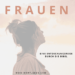 Frau schaut zum Himmel